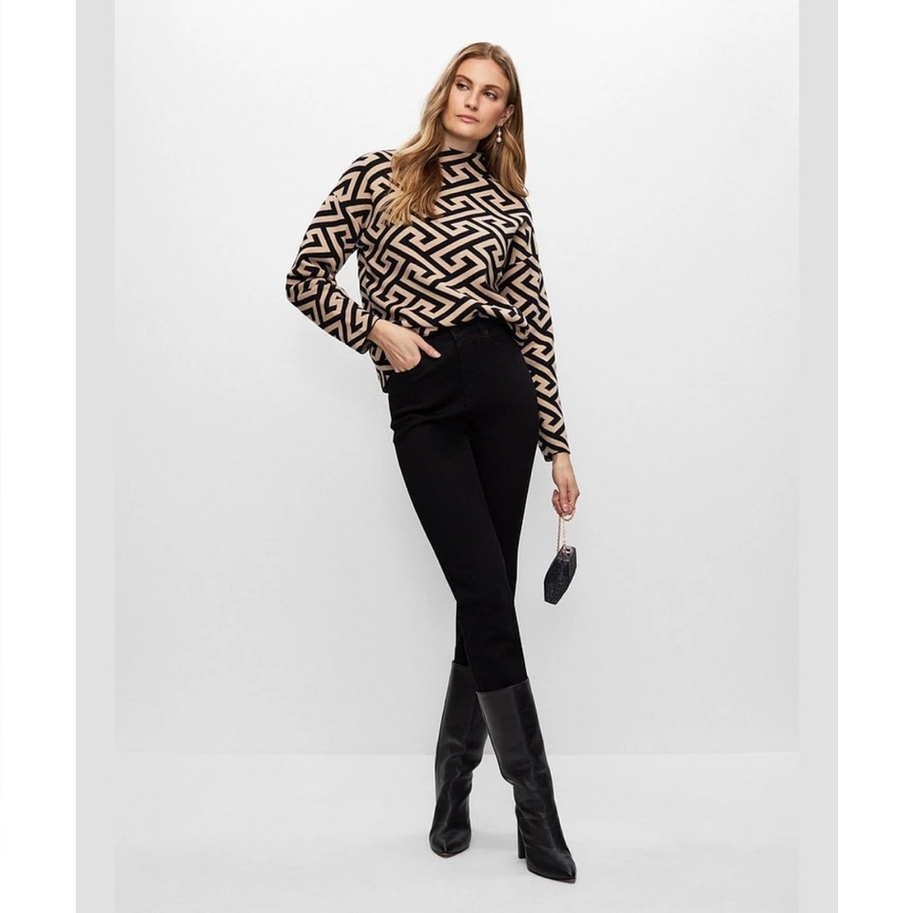 Geometric Patterned Sweater - Picture 3 of 11